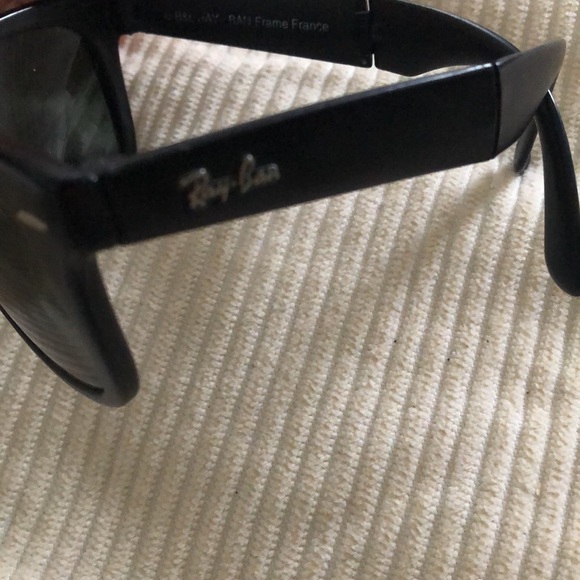 Authentic Vintage Ray Ban Folding Wayfarer Black Sunglasses. Soft finish/feel. - Picture 5 of 9